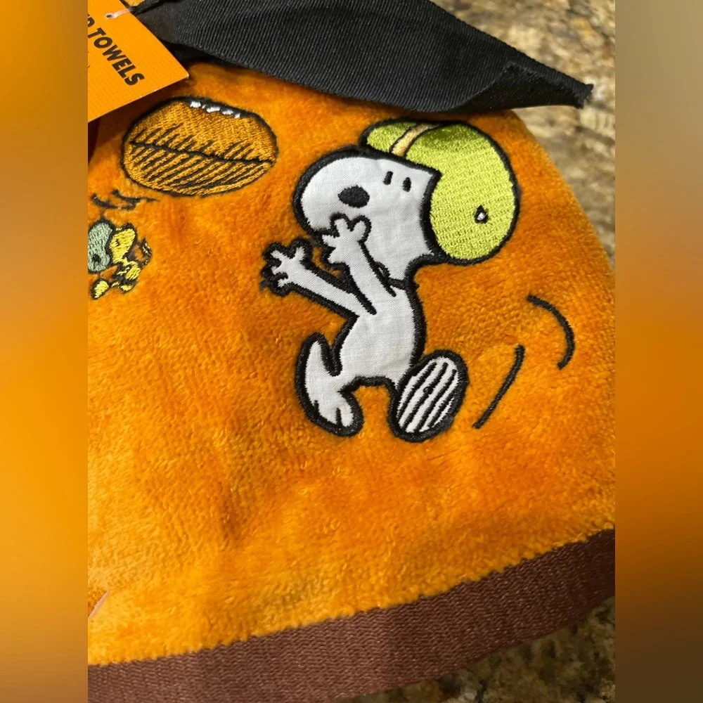 Peanuts set of 2 hand towels -Snoopy football & woodstock  100% Cotton NEW